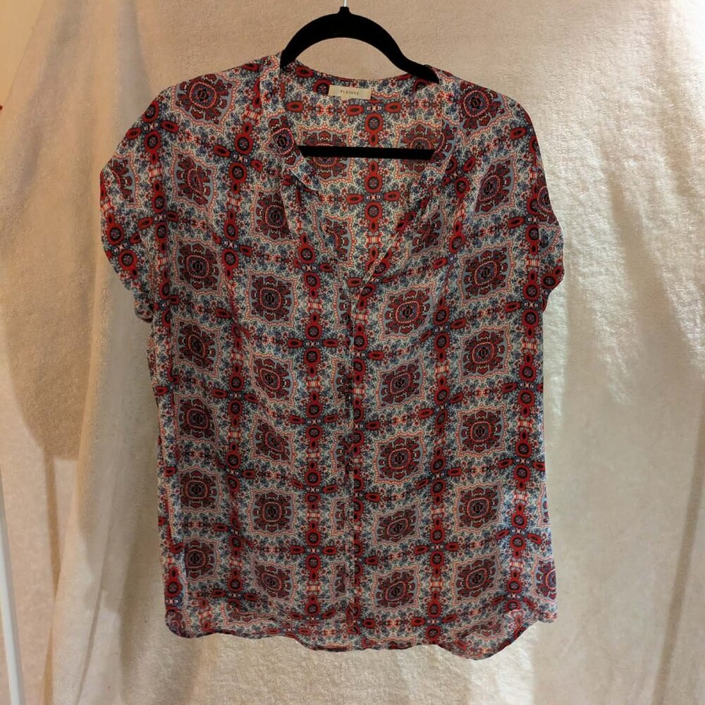 pleione red/blue/white top size XL